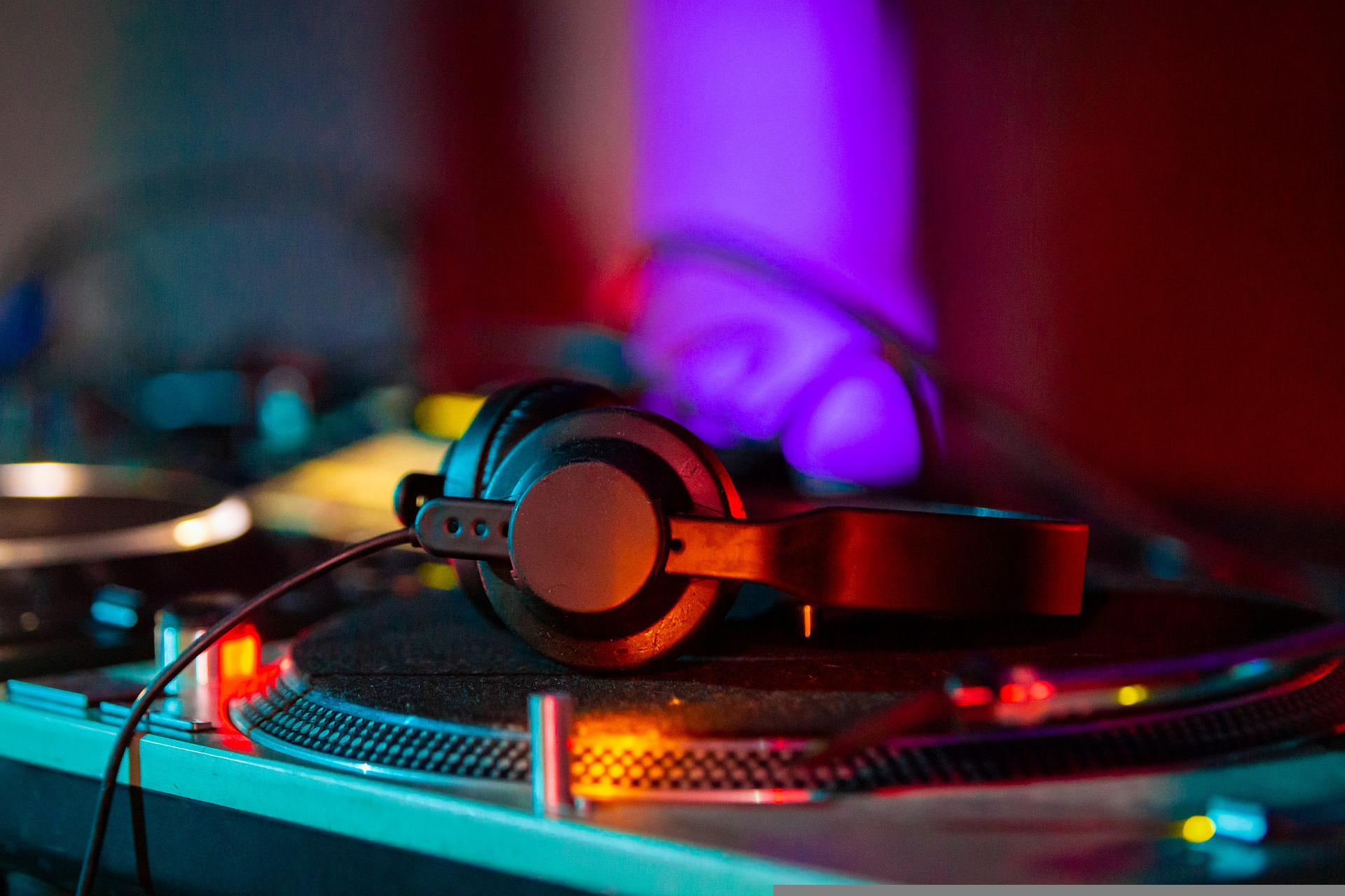 Professionelle DJ vs Amateur-DJs: 3 wichtige Unterschiede